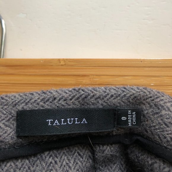 Taupe wool A-line Talula Aritzia skirt size 0 - Picture 3 of 3